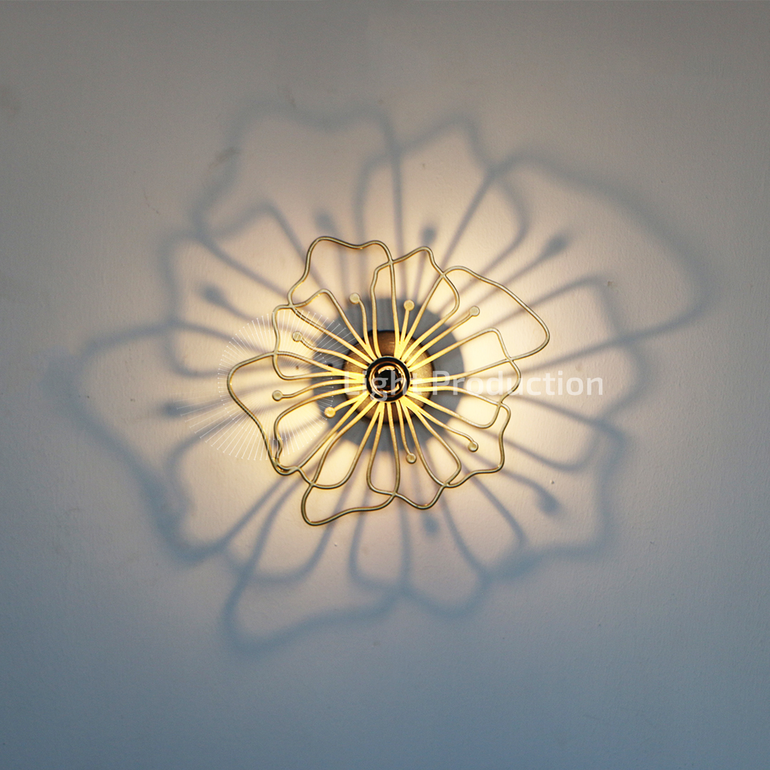 גוף תאורה מעוצב בצורת פרח